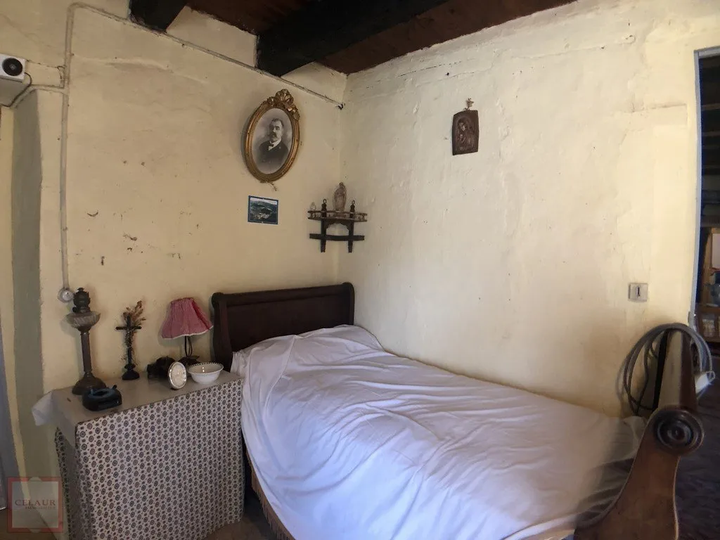 MAISON GRANGE FOUR A PAIN DEPENDANCE