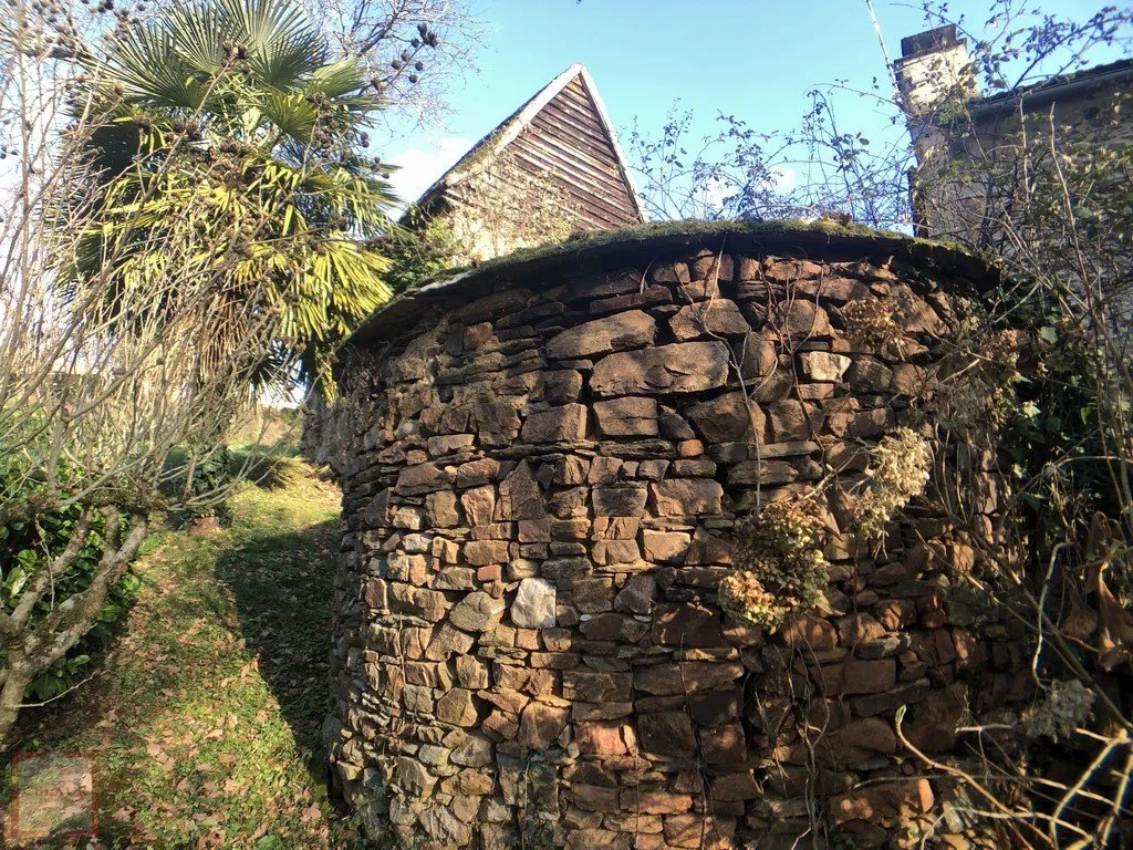 MAISON GRANGE FOUR A PAIN DEPENDANCE