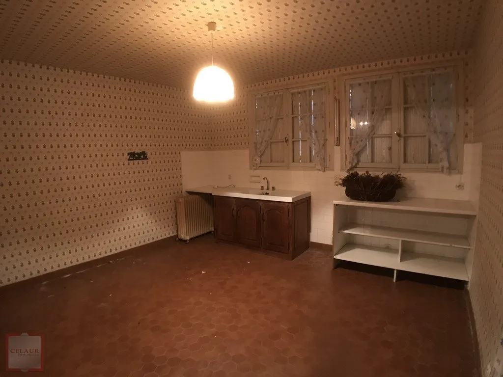 MAISON 2 APPARTEMENTS ET GARAGES