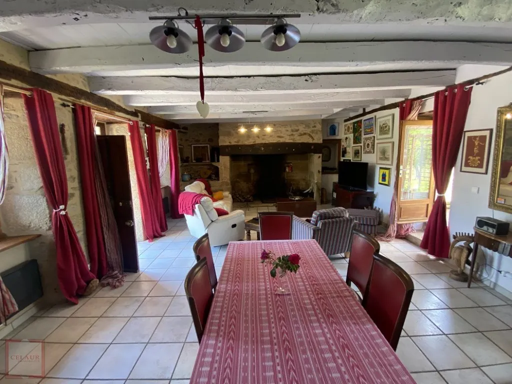 MAISON DE PAYS AVEC DEPENDANCES BORD DORDOGNE