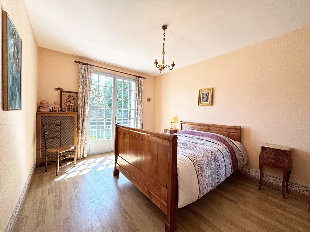 Belle maison avec un grand terrain