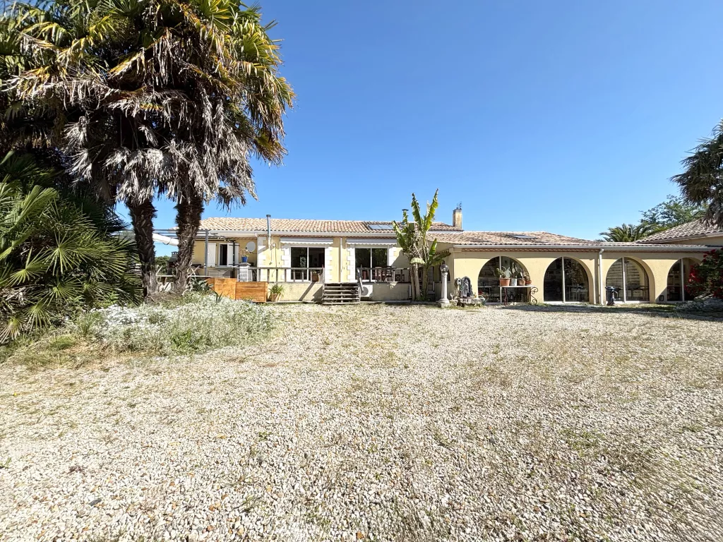 Propriété d’exception sur plus d’un hectare de terrain