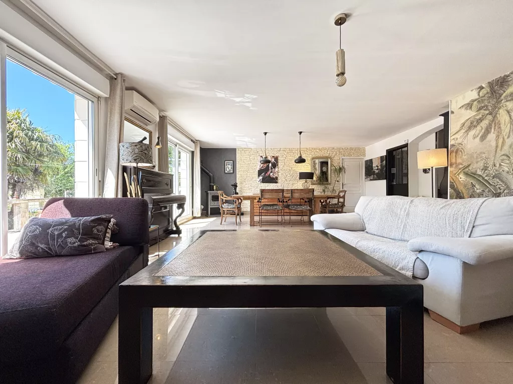 Propriété d’exception sur plus d’un hectare de terrain