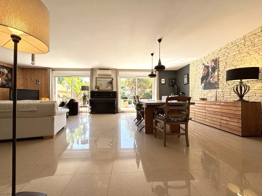 Propriété d’exception sur plus d’un hectare de terrain