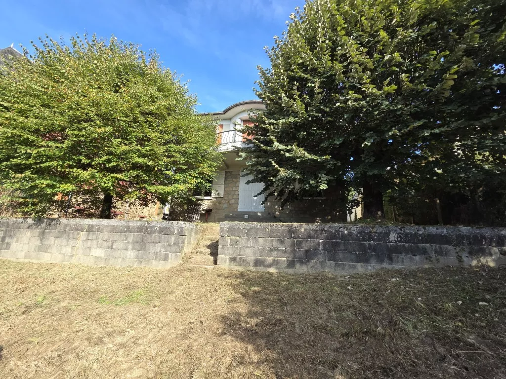 MAISON &Agrave; R&Eacute;NOVER  AVEC VUE SUR LA VALL&Eacute;E