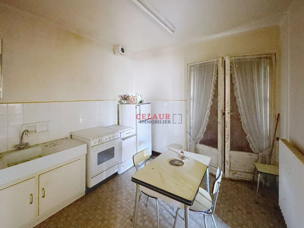 PAVILLON A RENOVER SUR 1229 M&sup2; DE JARDIN CLOS
