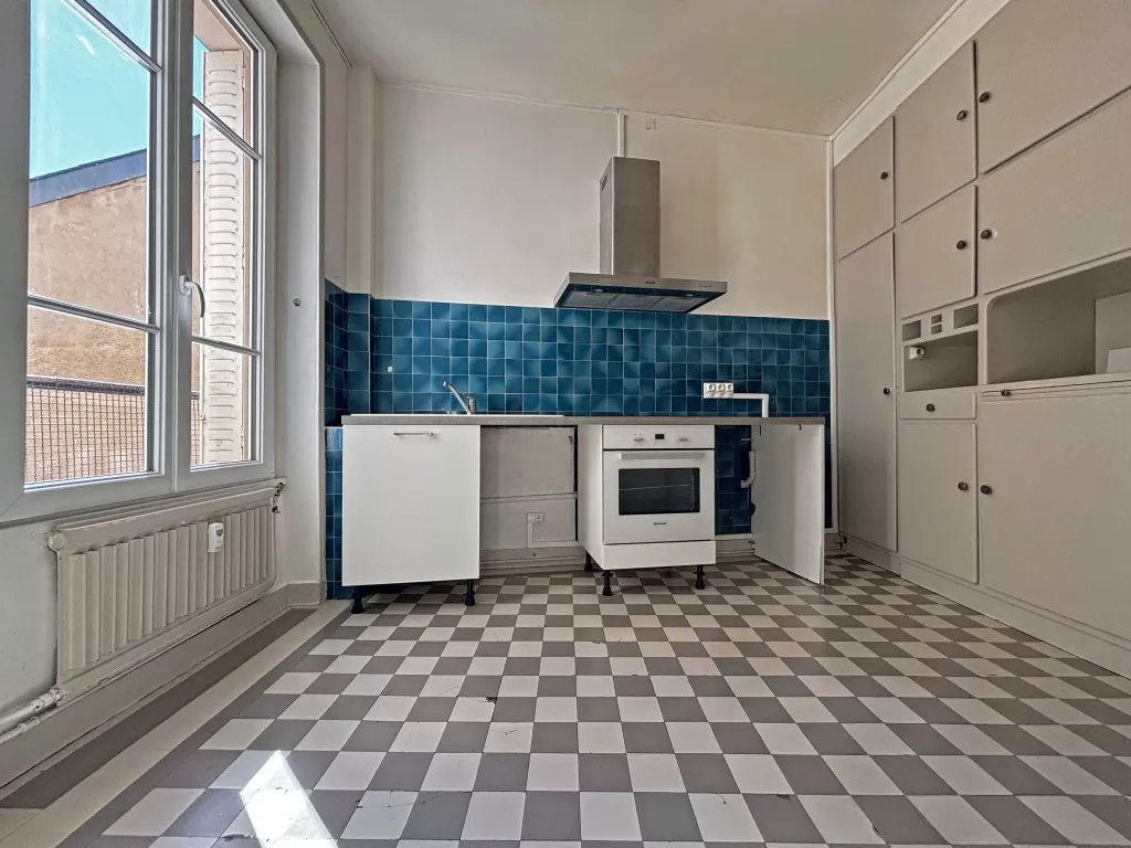 HYPER CENTRE APPARTEMENT T5 AVEC ASCENSEUR