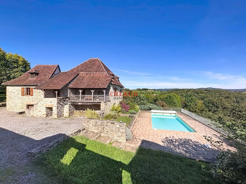 PROPRIETE AVEC MAISON ET DEPENDANCES PISCINE SUR 1 HA DE PARC CLOS