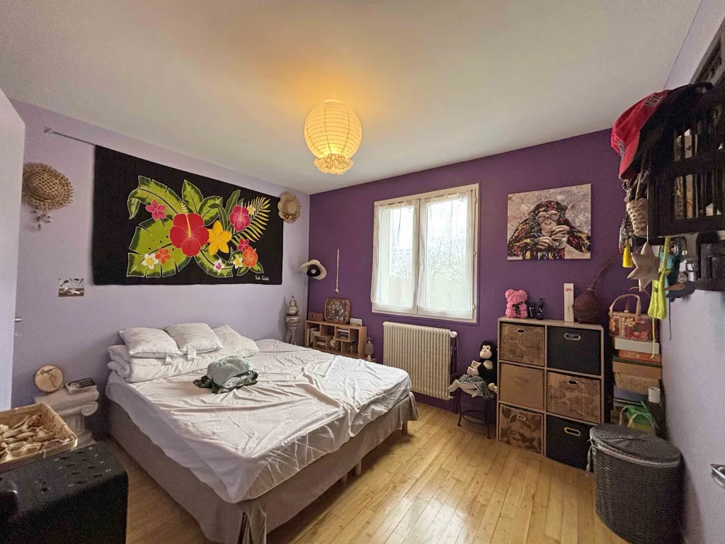 Maison avec garage et jardin